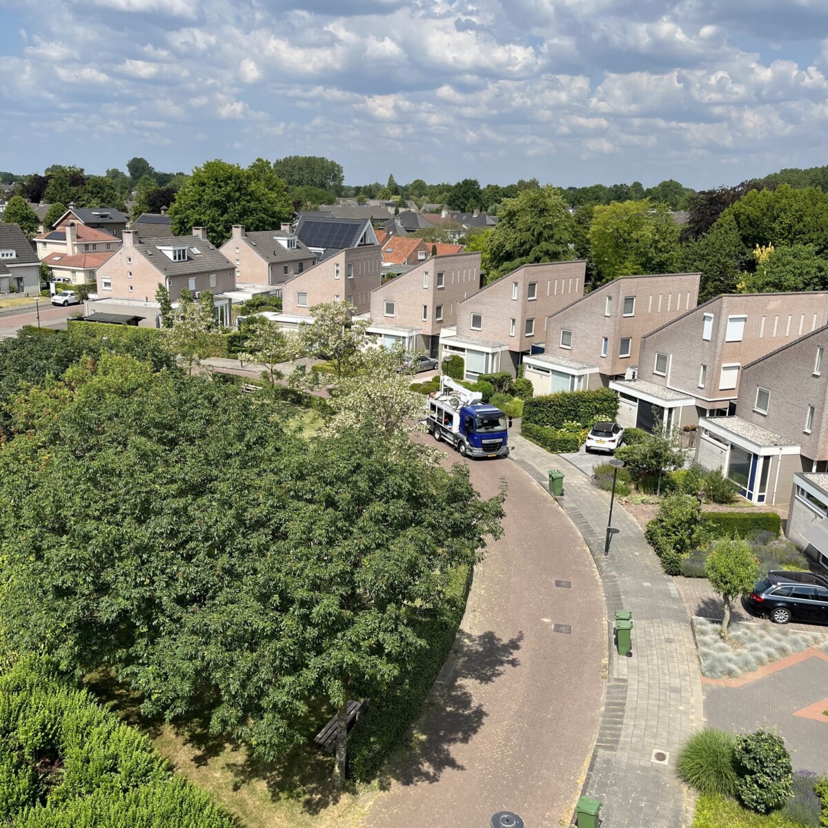 Diensten beheer openbare verlichting Foto van Eekelhof met hoogwerker