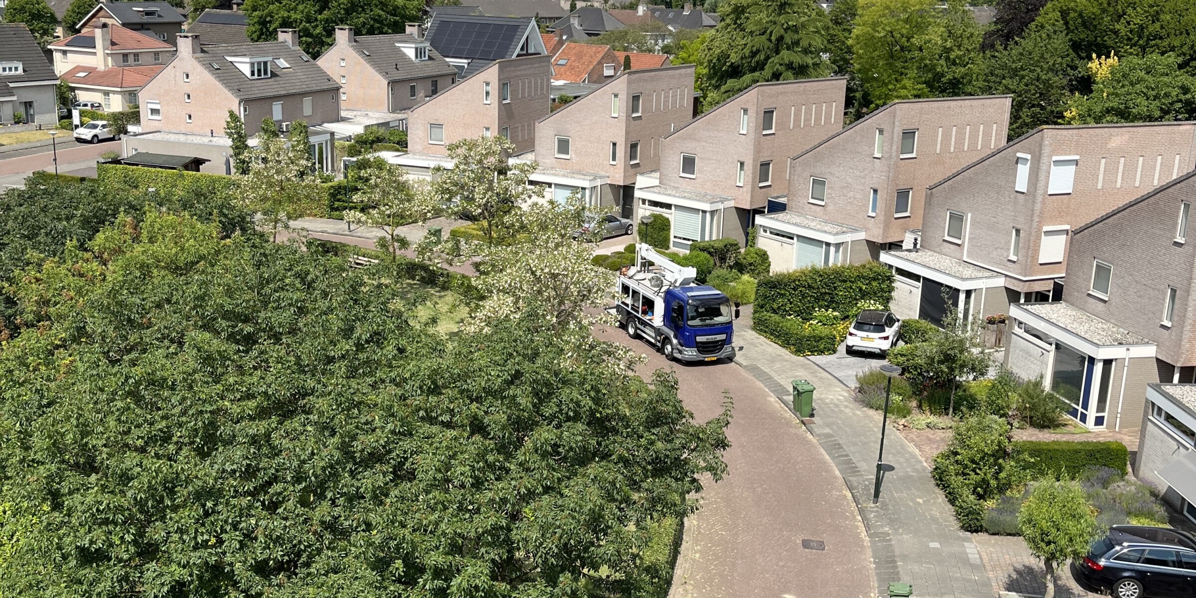 Diensten beheer openbare verlichting Foto van Eekelhof met hoogwerker